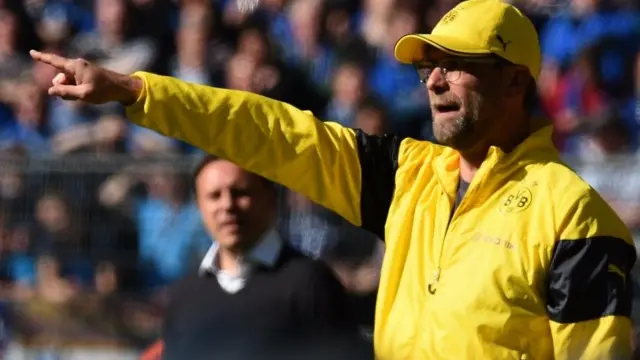 Juergen Klopp instructs from the touchline