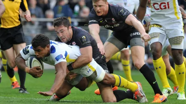 Wesley Fofana goes over for Clermont Auvergne