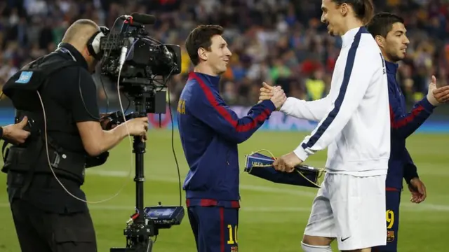 Messi and Zlatan shake hands