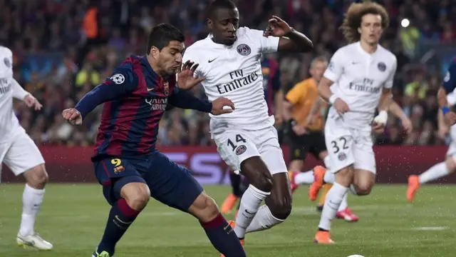 Luis Suarez pushes through the PSG defence