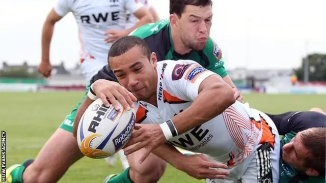 Eli Walker scores against Connacht in 2013