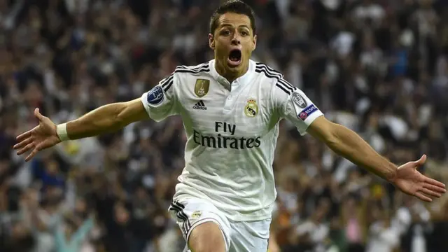 Javier Hernandez celebrates