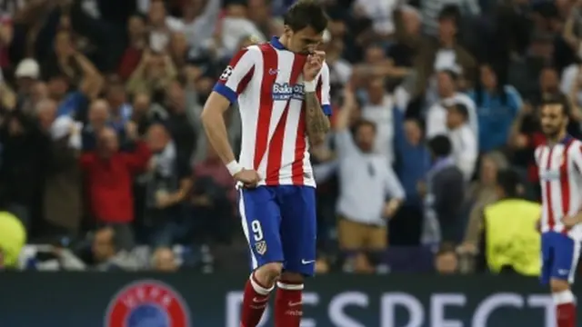 Mario Mandzukic reacts