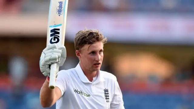 Joe Root leaves the field