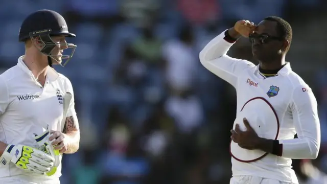 Marlon Samuels salutes Ben Stokes