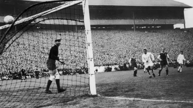 Ferenc Puskas scores against Eintracht Frankfurt