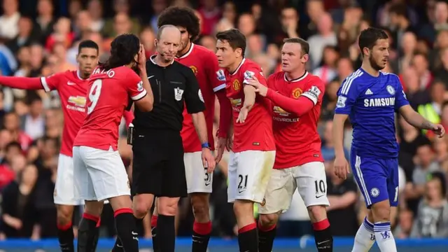 Manchester United players remonstrate with the referee