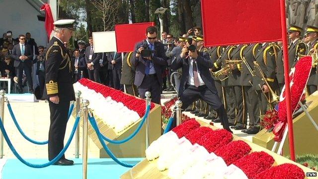 Prince Charles laying wreath at Gallipoli ceremony