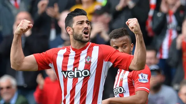 Pelle celebrates his goal for Southampton