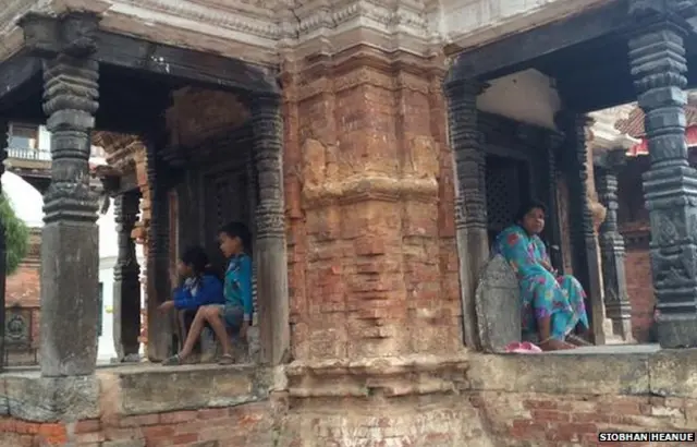 Images showing the moments before and after the quake struck temples in Kathmandu, taken by ABC News Australia reporter Siobhan Heanue