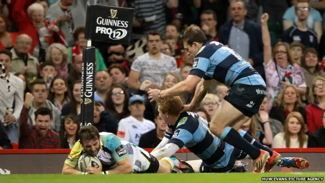 Tom Grabham try for Ospreys