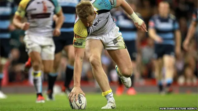 Ben John scores for Ospreys