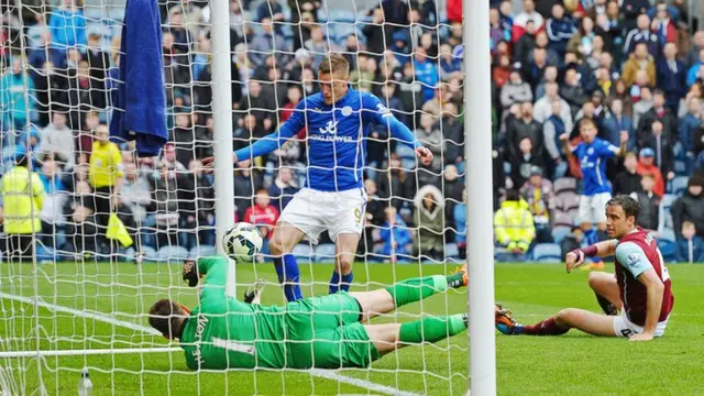 Leicester striker Jamie Vardy scores their first goal