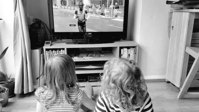 Children watch the London Marathon