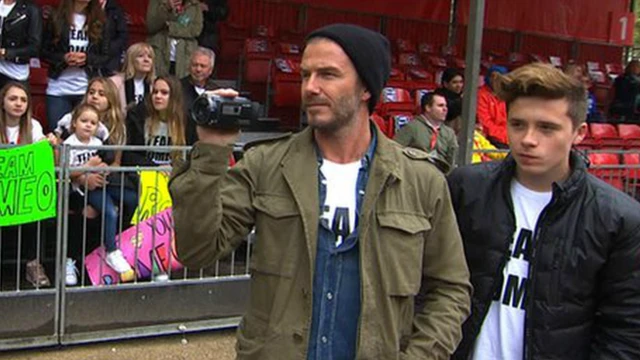 David Beckham films son Romeo at the London Marathon