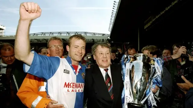 Alan Shearer and Jack Walker with the Premier League trophy in 1995