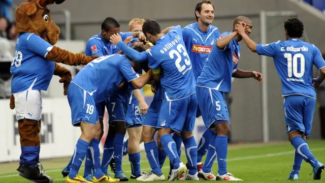 Hoffenheim players celebrate