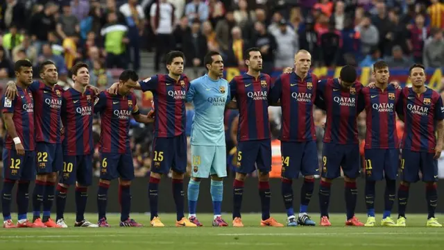 Barcelona hold a minute's silence for victims of the Nepal earthquake