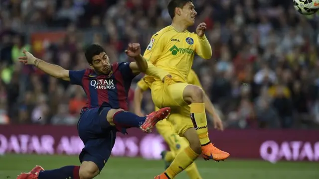 Luis Suarez scores for Barcelona