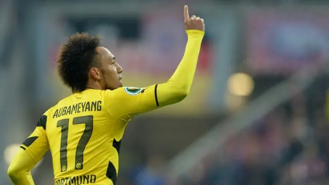 Pierre-Emerick Aubameyang celebrates