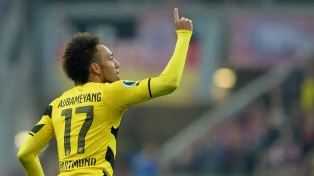 Pierre-Emerick Aubameyang celebrates