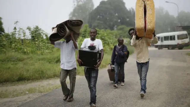 Students with their belongings in Bujumbura, Burundi (30 April)