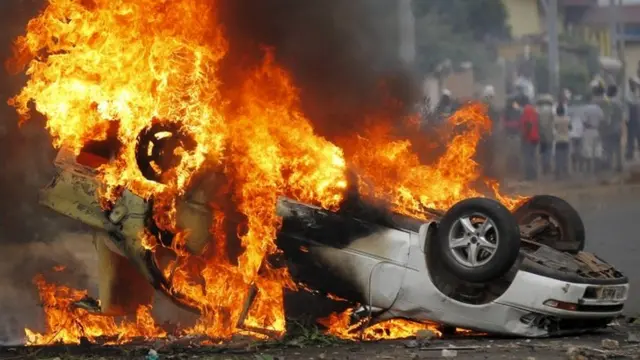 A car burns in Bujumbura, Burundi on 30 April 2015