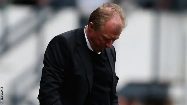 Steve McClaren hangs his head