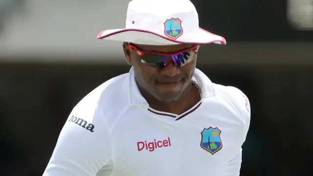 Marlon Samuels chases a ball