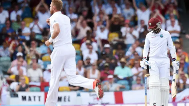 Stuart Broad takes Ramdin