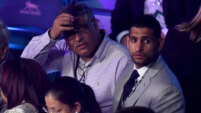 Amir Khan with his father ringside for the Floyd Mayweather v Manny Pacquiao fight