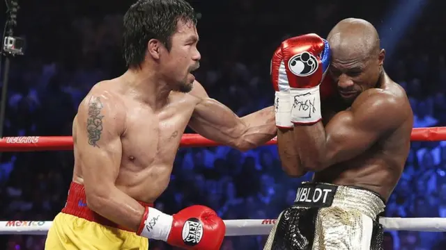 Manny Pacquiao getsround Floyd Mayweather's defence