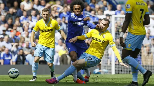 Jordan Mutch tackles Willian