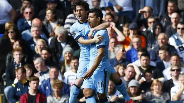 Sergio Aguero celebrates his goal with David Silva