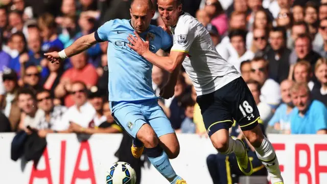 Harry Kane of Tottenham Hotspur challenges Pablo Zabaleta