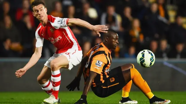 Laurent Koscielny of Arsenal battles with Dame N'Doye of Hull City