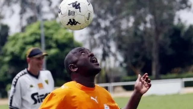 Burundian President Pierre Nkurunziza doing a header in Ivory Coast - 2007