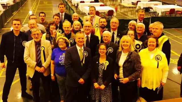 Pete Wishart and campaign team