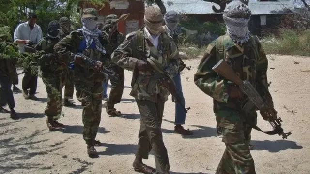 Al-Shabab recruits walk down a street on 5 March 2012 in the Deniile district of the Somalian capital, Mogadishu