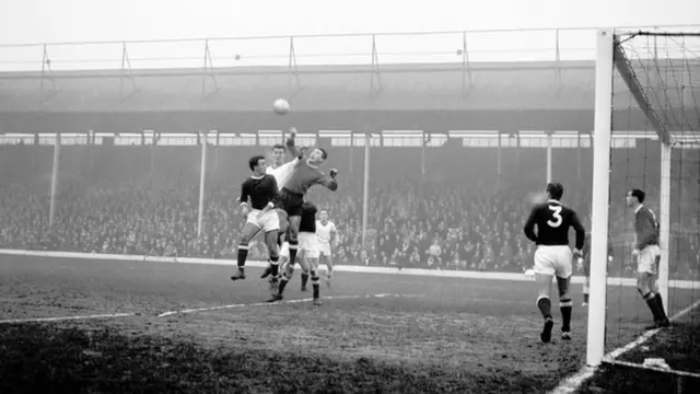 Brentford battle to a 2-1 FA Cup win over Boro in 1964