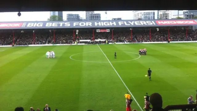 Brentford v Middlesbrough huddle