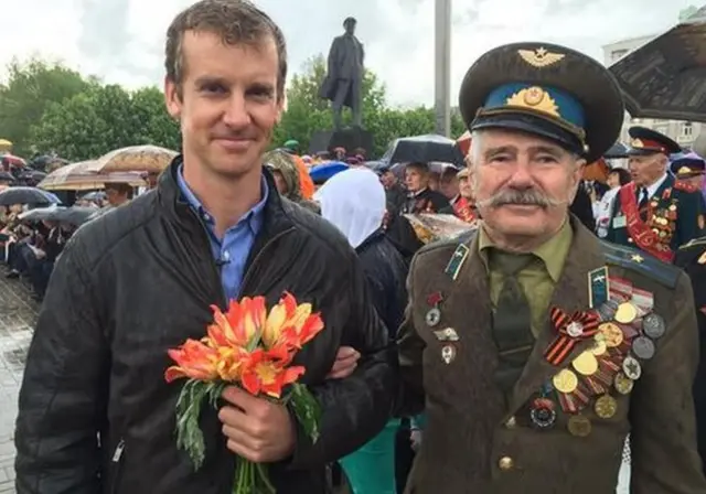 Tom Burridge, BBC with war veteran in Donetsk