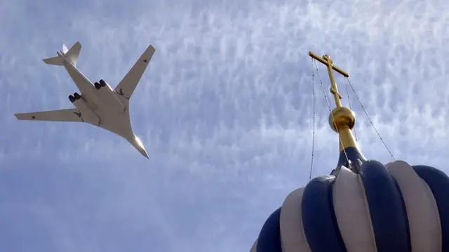 Tu-160 supersonic strategic bomber flies over Red Square