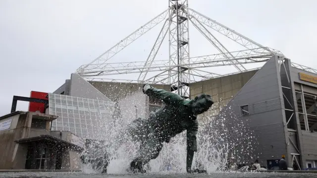 Sir Tom Finney statue