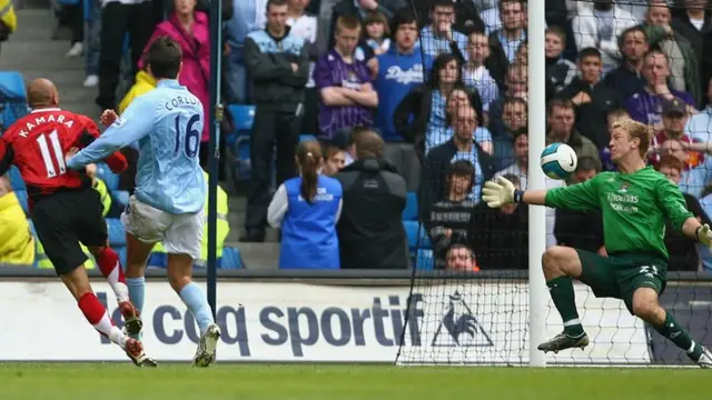 Diomansy Kamara scores for Fulham at Manchester City