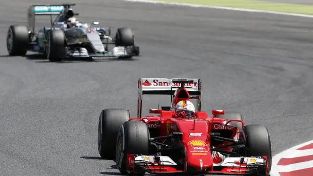 Lewis Hamilton closes in on Sebastian Vettel