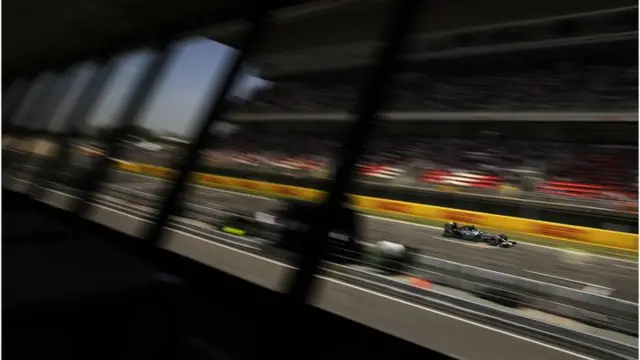 Nico Rosberg coasts to an easy finish