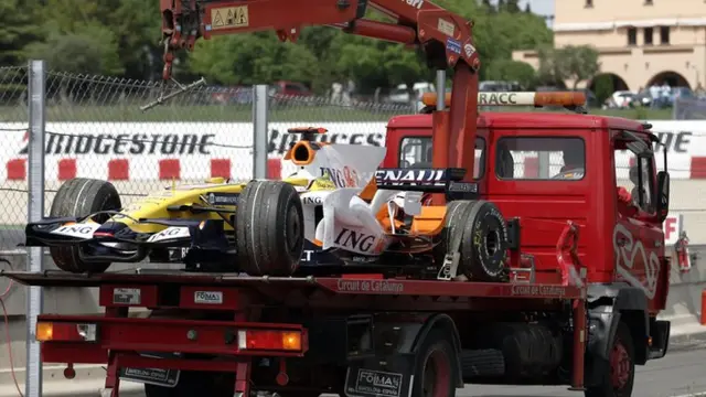 Fernando Alonso retires from the 2008 Spanish Grand Prix