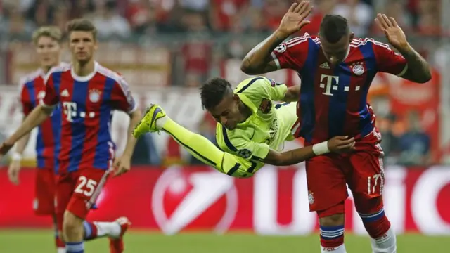 Neymar tackles by Boateng