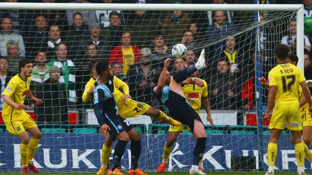 Paul Hayes scores